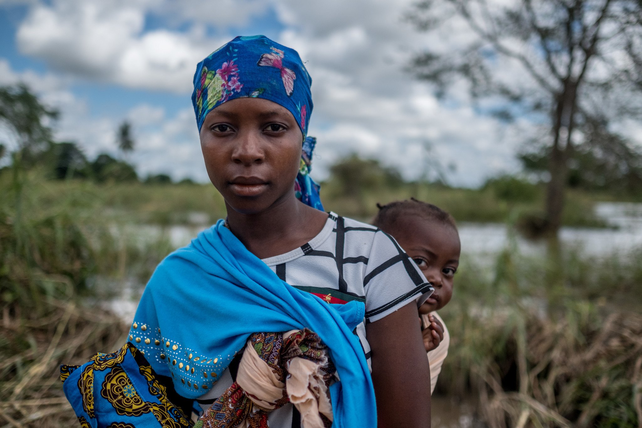  Mozambique_flood_motherdaughgter116870lpr.jpg 