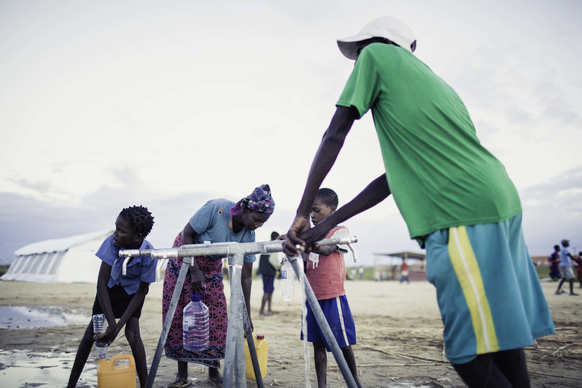  people get water from tapstand in Mozambique 