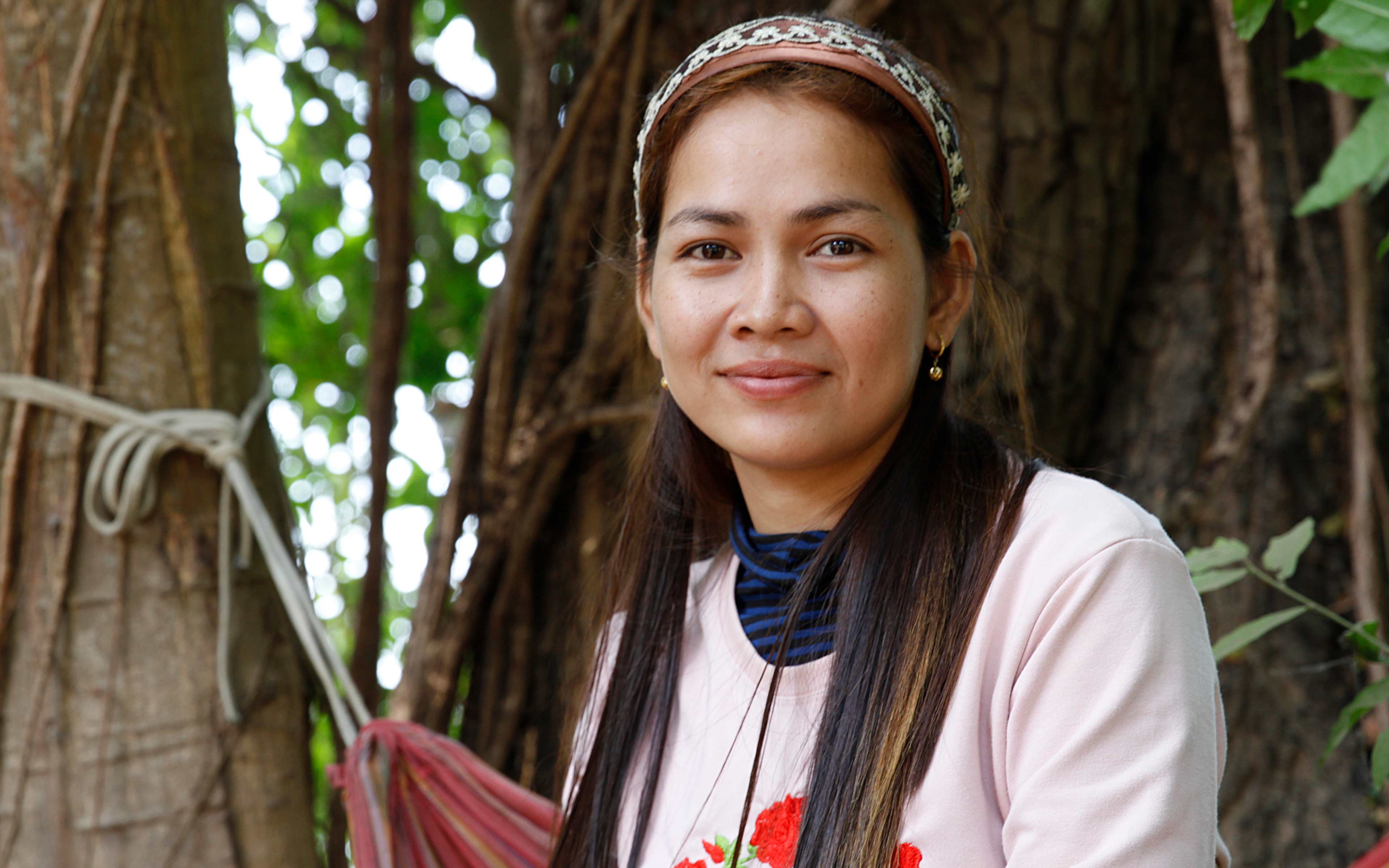 Cambodia-woman-portrait-trees-OUS-_MG_0599-h.jpg