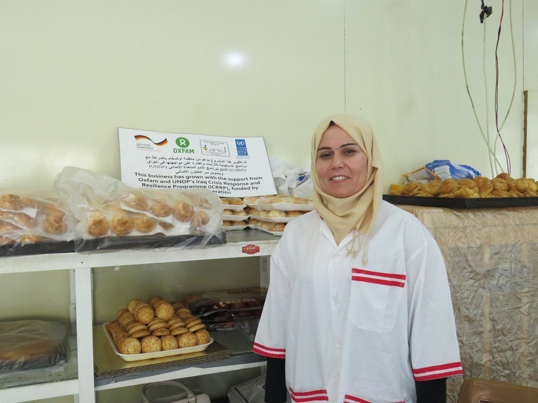  OGB_112498_Yasmin baking.jpg 