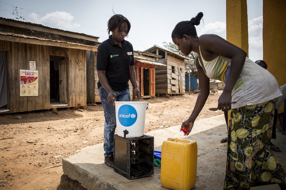 OGB_113713_Oxfam Ebola response - chlorinated handwashing point.jpg