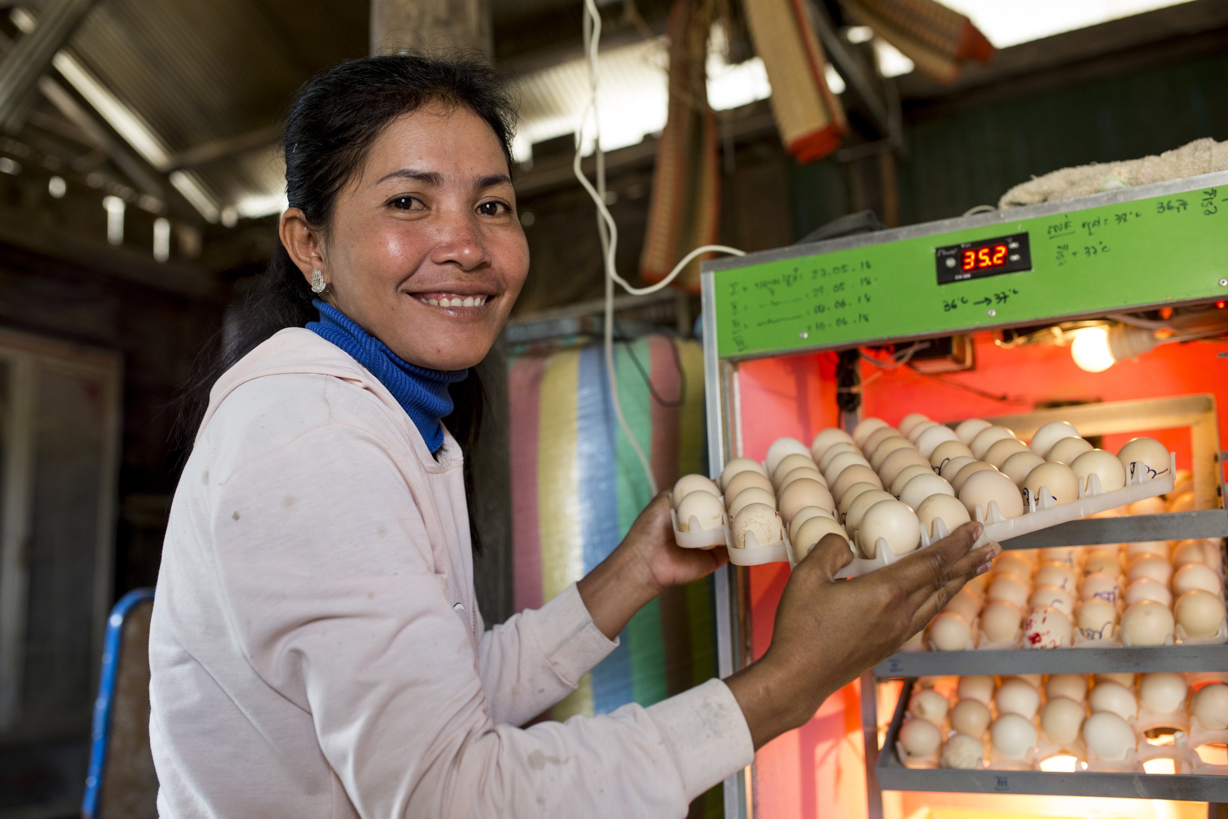  Chhin Saren with eggs OUS_54326_4E0A5294-ret.jpg 