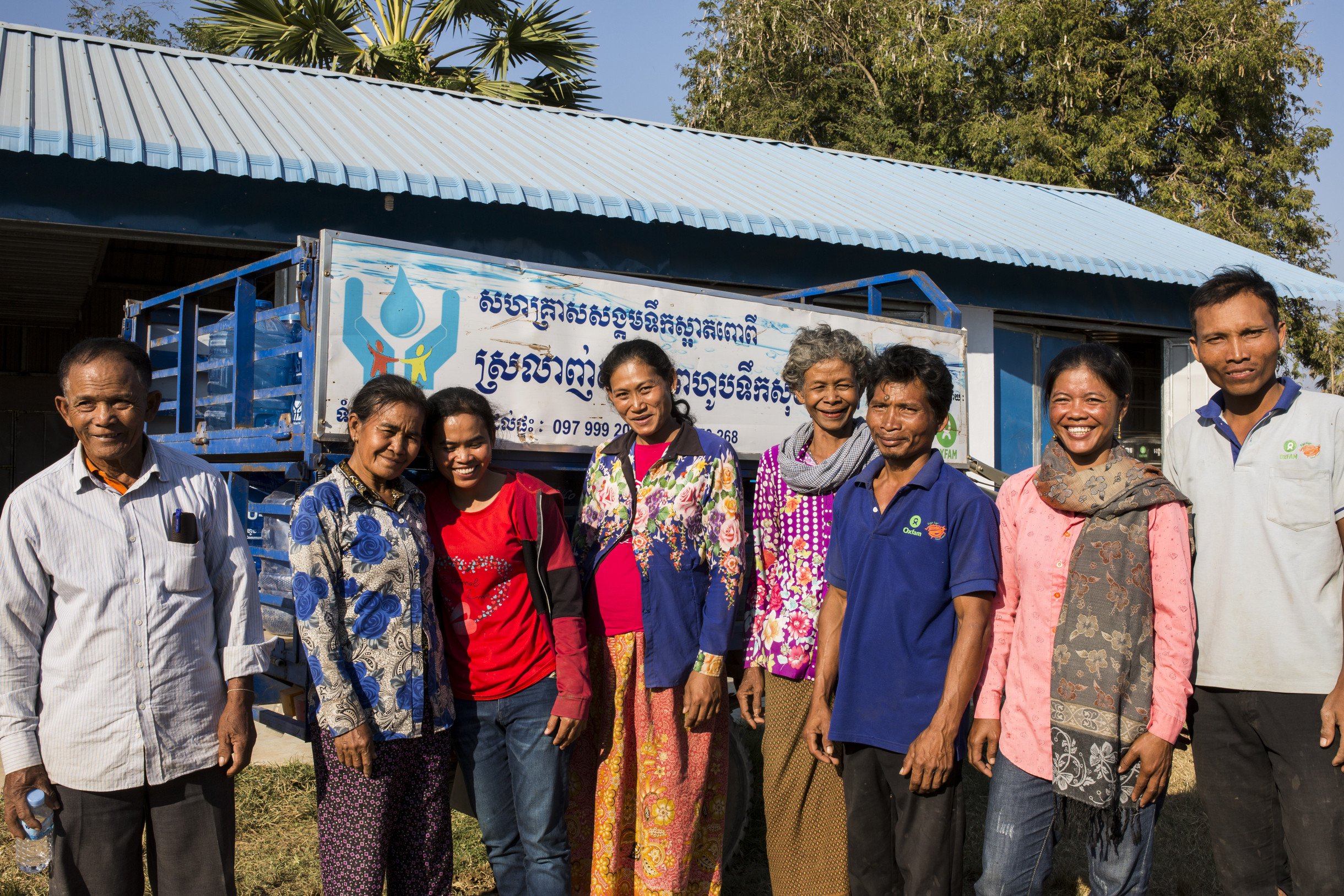  OUS_54348_Cambodia_waterbottling_ 