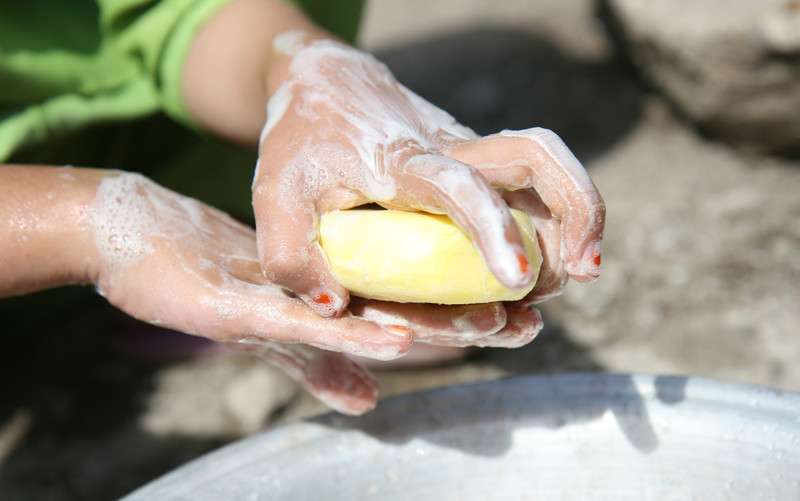 Pakistan-washing-hands-2010.jpg
