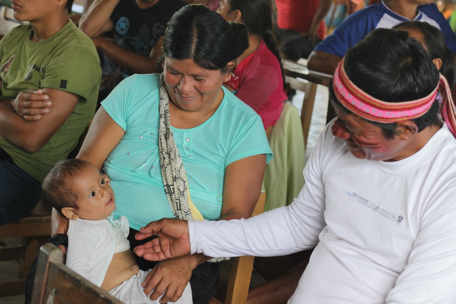 A Quechua family from the Pastaza river basin.