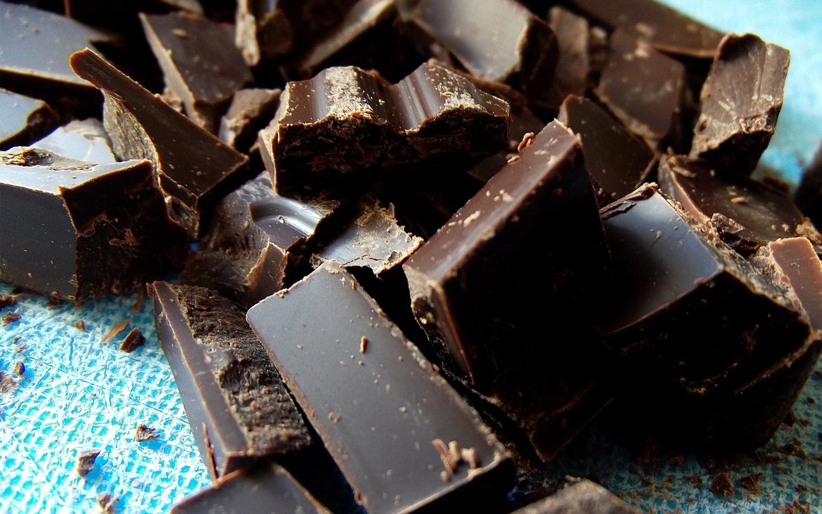 chocolate-bar-pieces-2440x1526.jpg