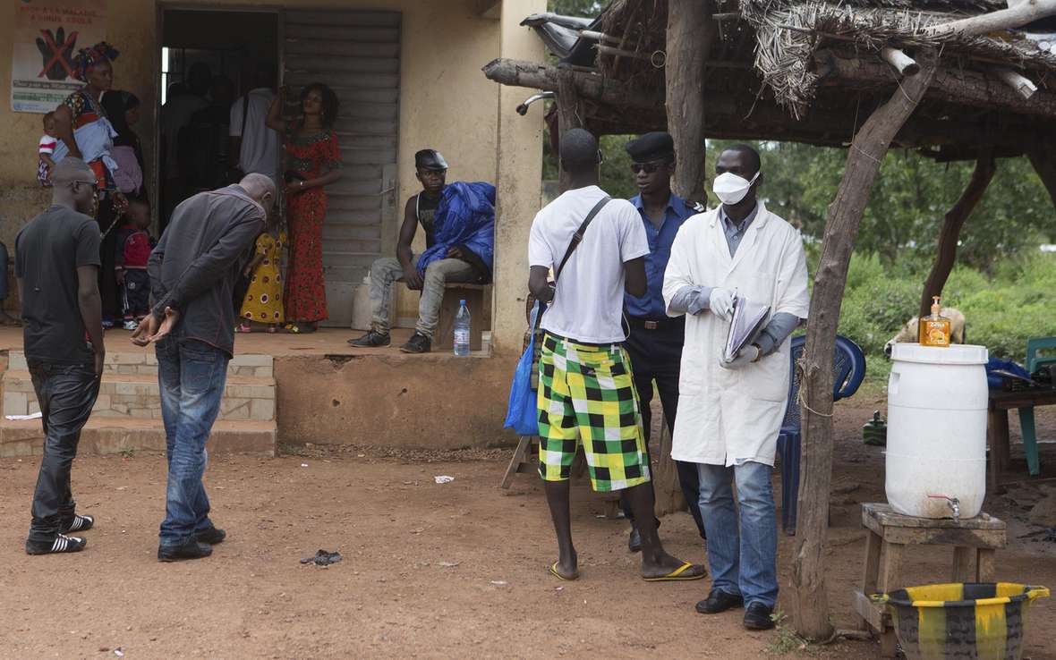ebola-border-guinea.jpg