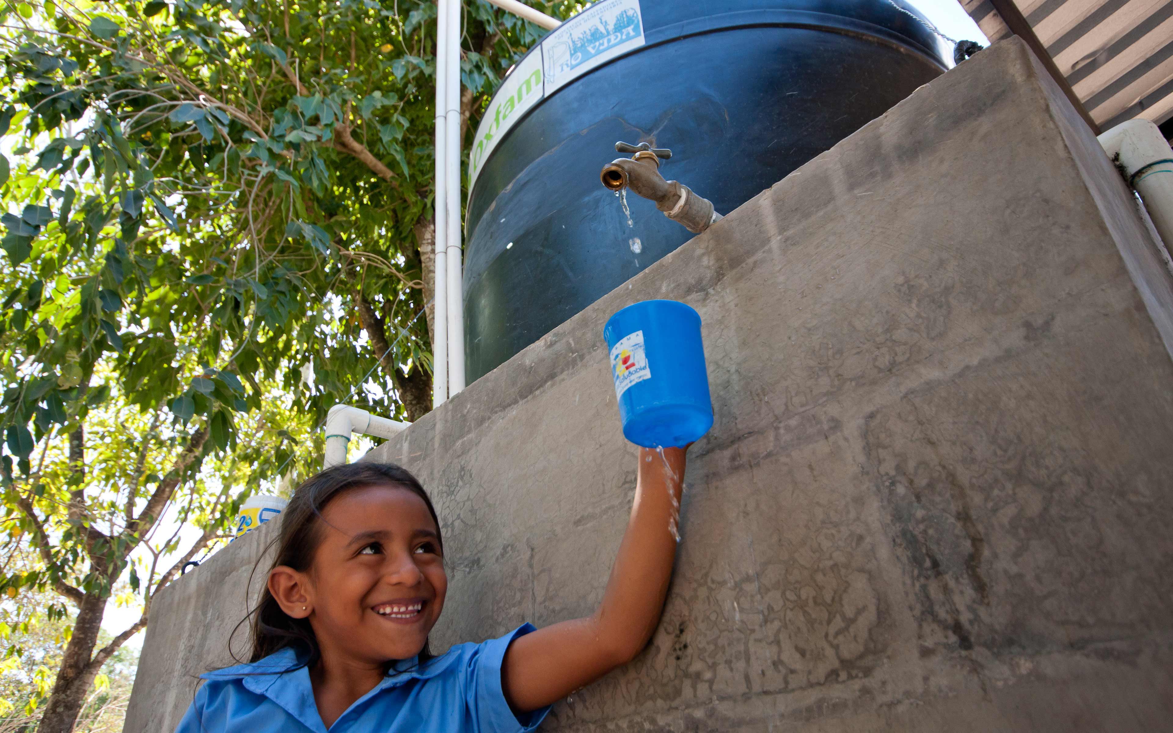 el-salvador-girl-water-well-ous-46846-h.jpg