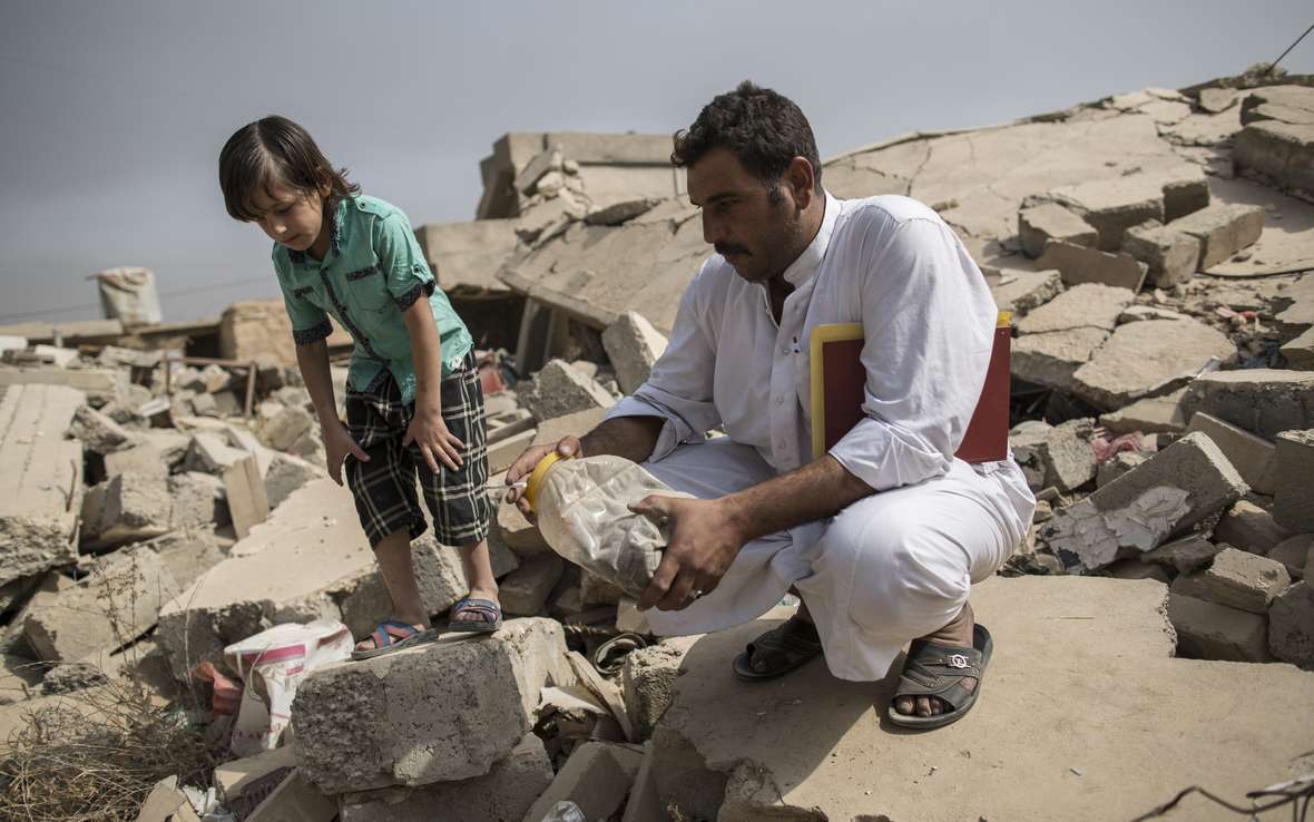 father_and_son_in_wrecked_building_by_sam_tarling_OGB_102285__X7A1233-lpr.jpg