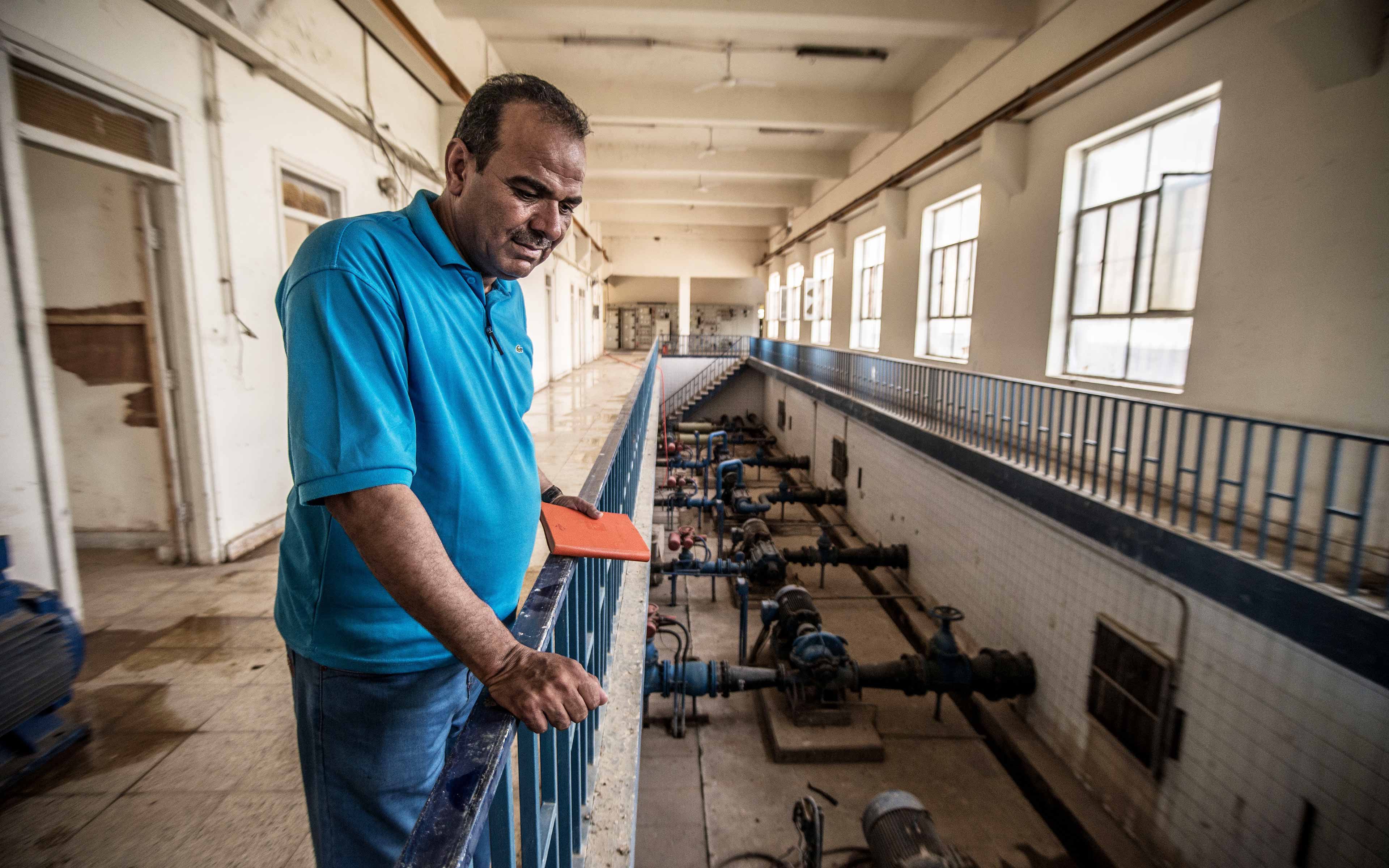 The director of the water plant in the Iraqi town of Saadiya was among the first to return after the community was reclaimed from ISIS. With Oxfam’s help, the water department was able to repair a good deal of the infrastructure and provide water to returning residents.