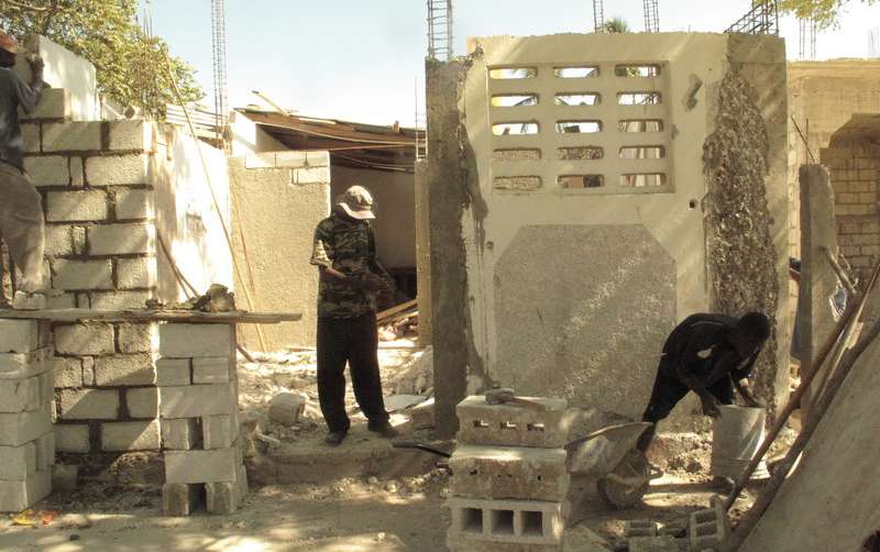 men constructing building 69931scr