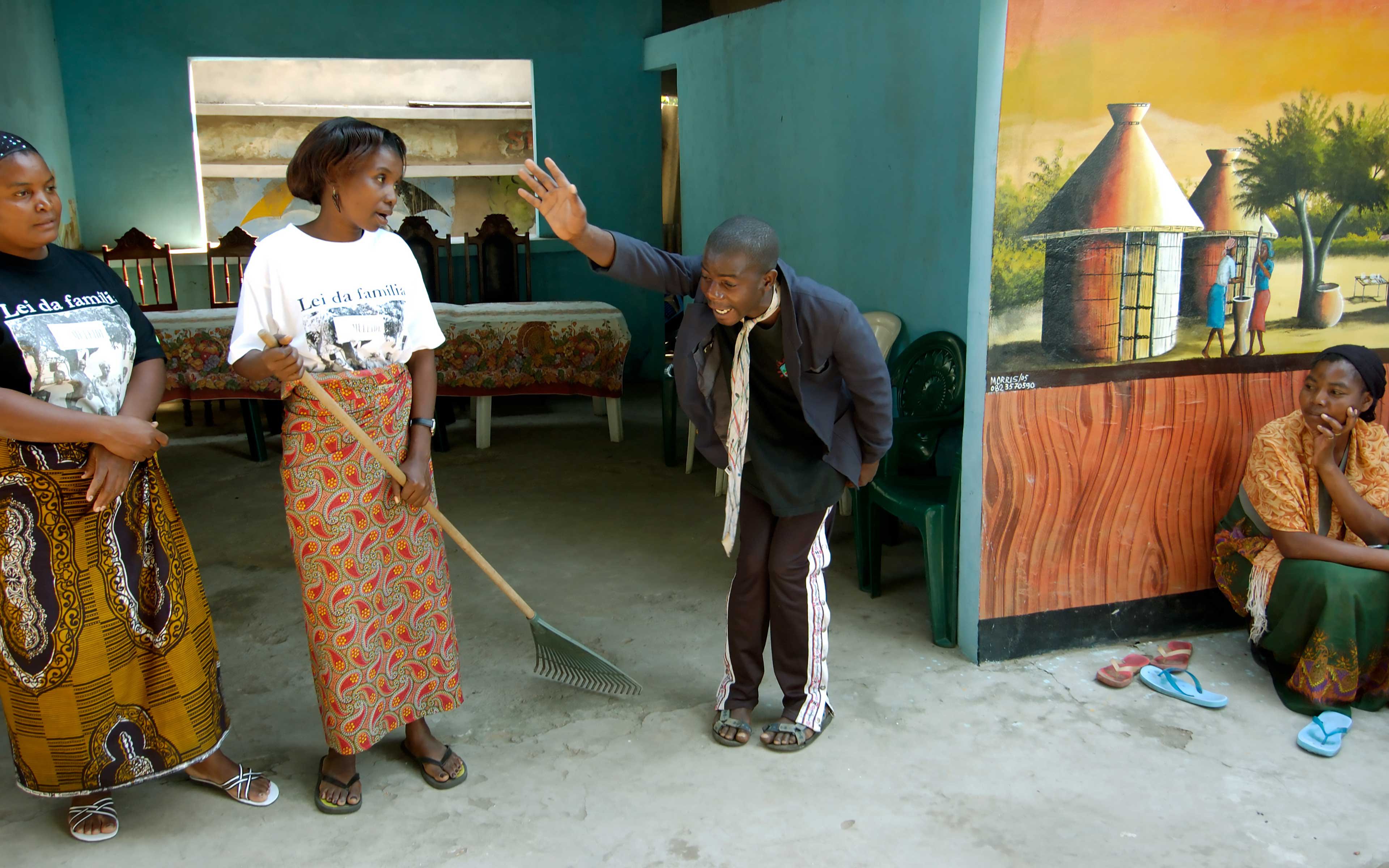 Community members near Maputo perform a play about the Family Law, an effective way to teach their neighbors about the rights of women.