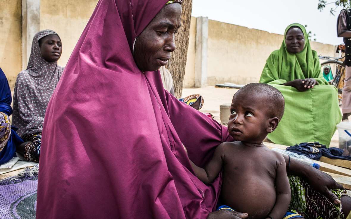 small_mother_and_child_105988lpr.jpg