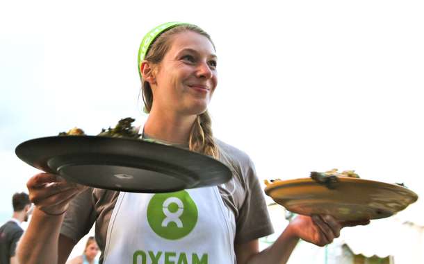 volunteer-bonnaroo-hunger-banquet-oxfam-america-OUS-49734-902.jpg