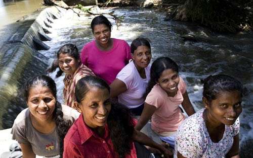 women-at-gonnoruwa-anicut.jpg